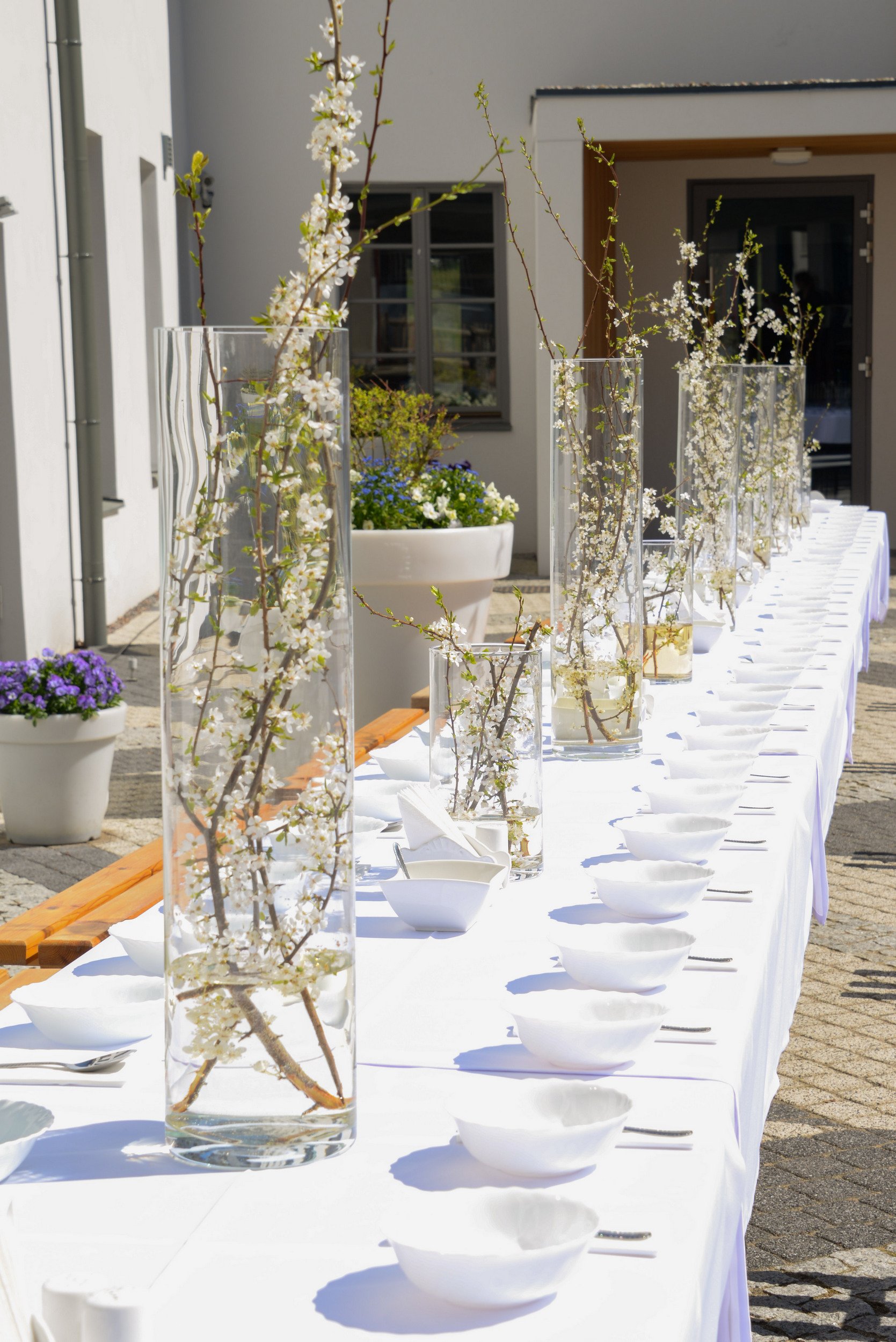 Balti galdauti Radošajā sētā