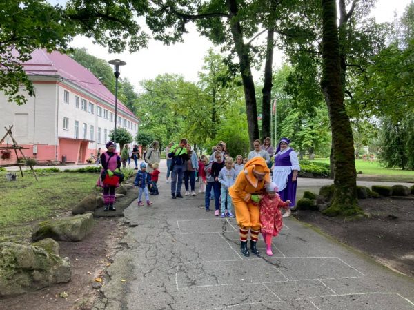 Pēdo kopā ar Strazd's rūķiem