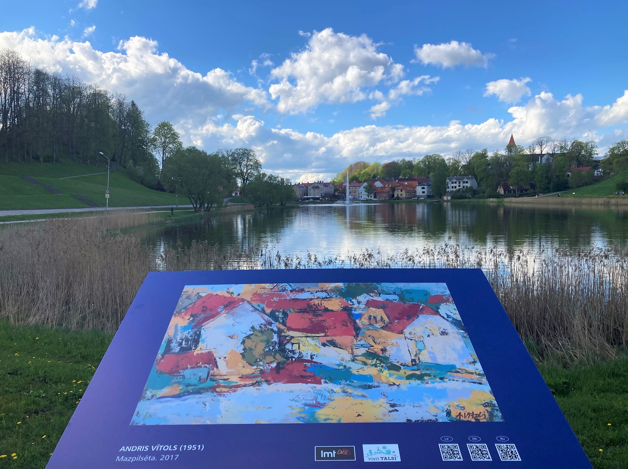 Mākslas maršruta "Māksla uzzied Talsos" A. Vītola gleznas reprodukcija Talsu ezera promenādē